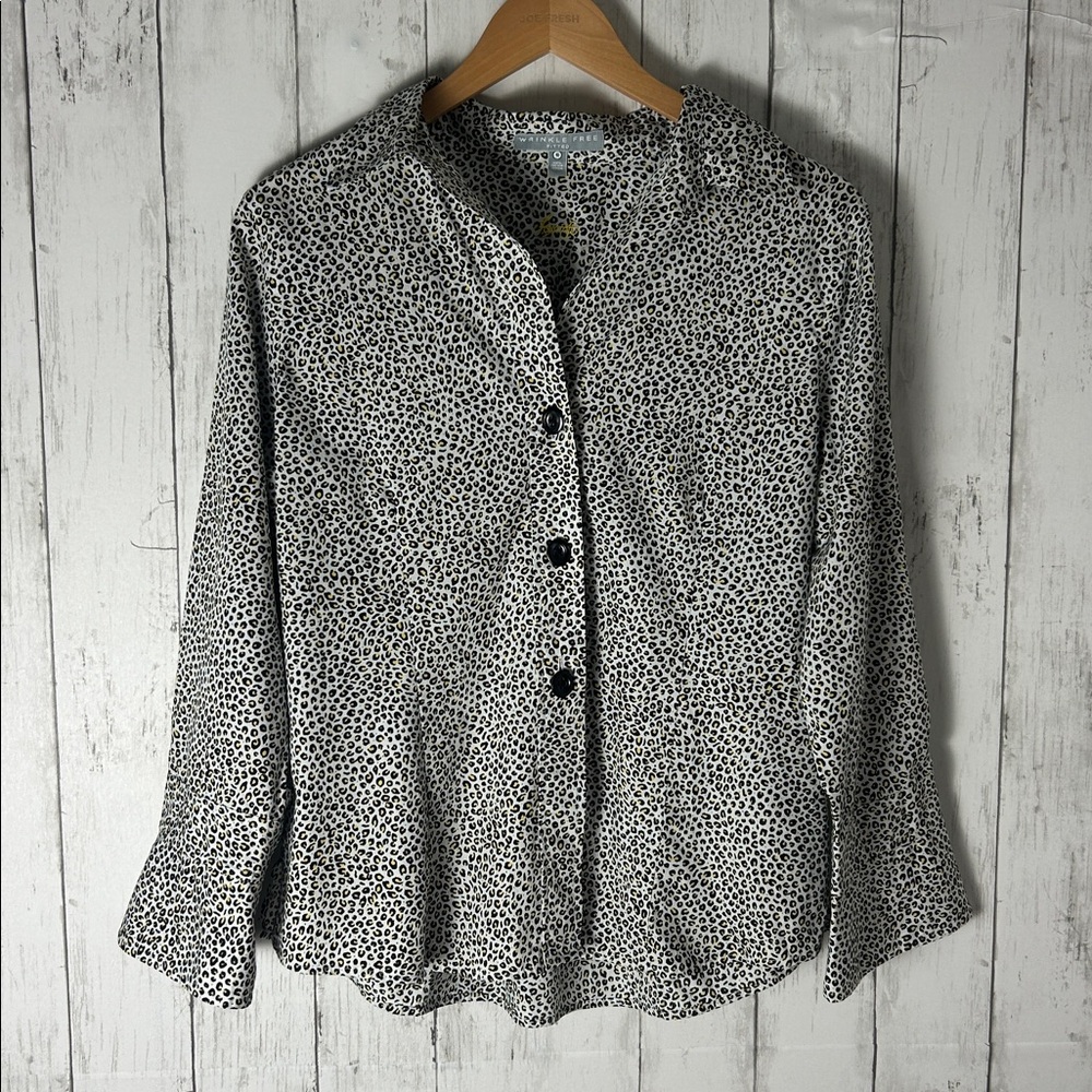 Foxcroft Leopard Print Button Front Blouse Women’s Size 10 Bell Sleeve Career